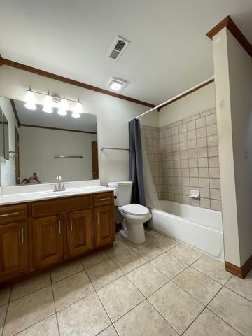 3609 Roanoke Avenue, Carpentersville, IL 60110