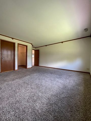 3609 Roanoke Avenue, Carpentersville, IL 60110