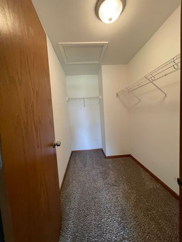3609 Roanoke Avenue, Carpentersville, IL 60110