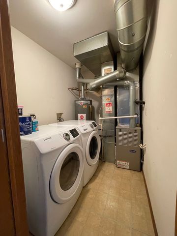 3609 Roanoke Avenue, Carpentersville, IL 60110