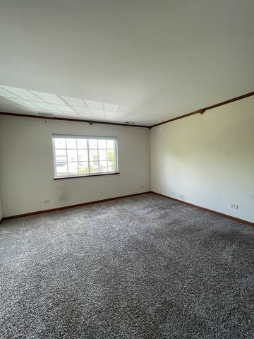 3609 Roanoke Avenue, Carpentersville, IL 60110