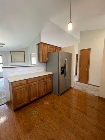 3609 Roanoke Avenue, Carpentersville, IL 60110