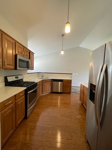 3609 Roanoke Avenue, Carpentersville, IL 60110