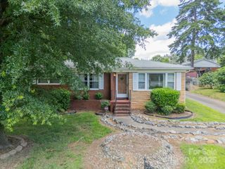 1720 Miles Court, Charlotte, NC 28216