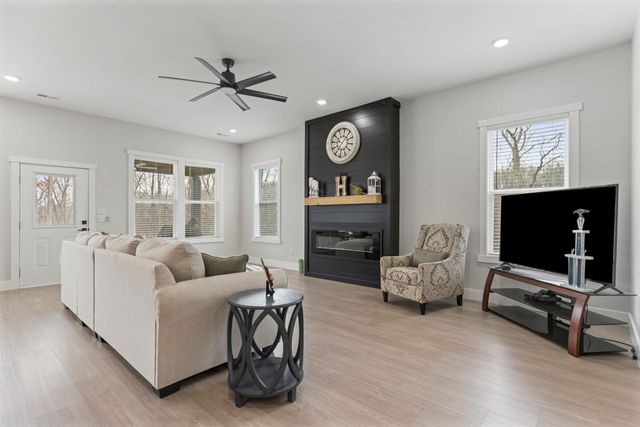 300 Beleshere Dr, Inman, SC 29349