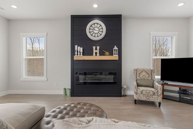 300 Beleshere Dr, Inman, SC 29349