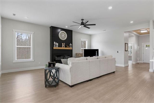 300 Beleshere Dr, Inman, SC 29349