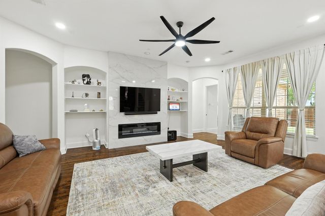 628 Four Stones Boulevard, Lewisville, TX 75056