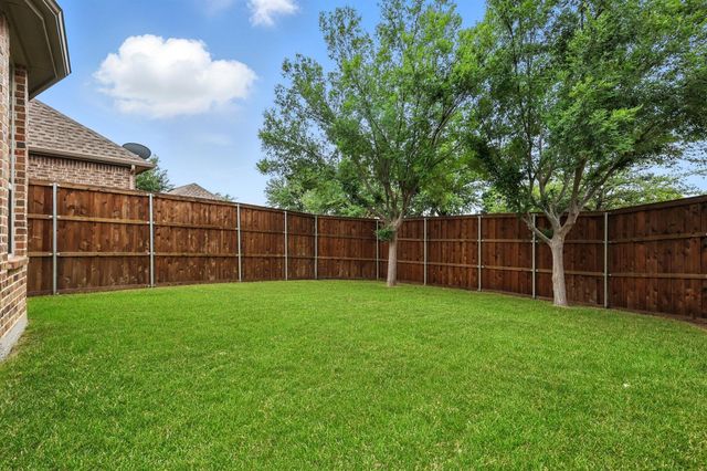 628 Four Stones Boulevard, Lewisville, TX 75056