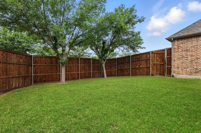 628 Four Stones Boulevard, Lewisville, TX 75056