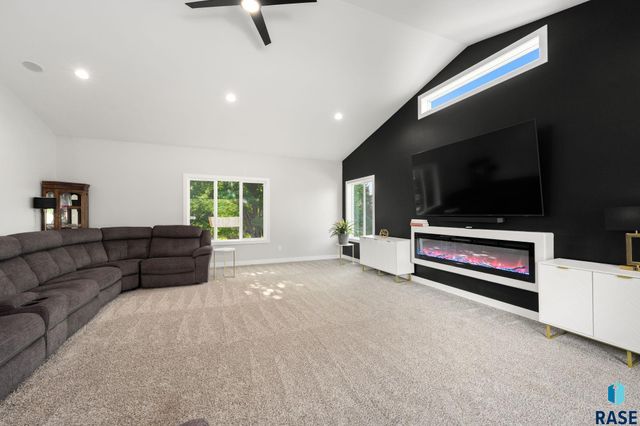 7001 E 26th St Street, Sioux Falls, SD 57110