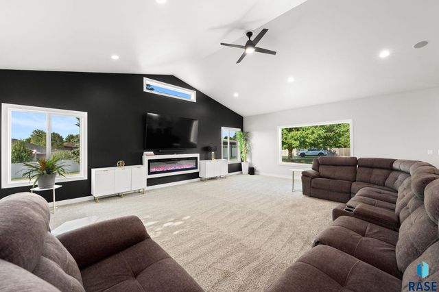 7001 E 26th St Street, Sioux Falls, SD 57110