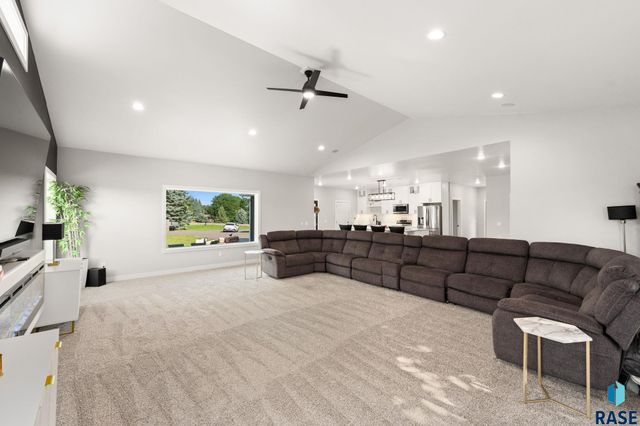 7001 E 26th St Street, Sioux Falls, SD 57110