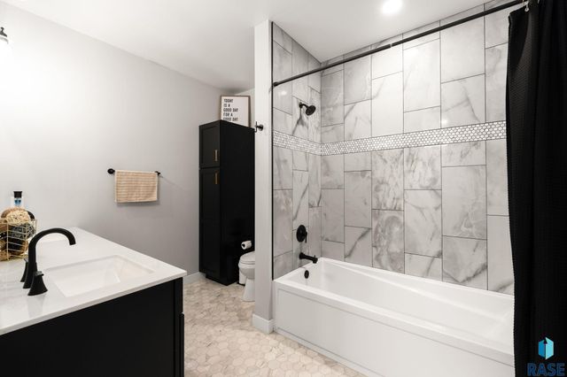7001 E 26th St Street, Sioux Falls, SD 57110