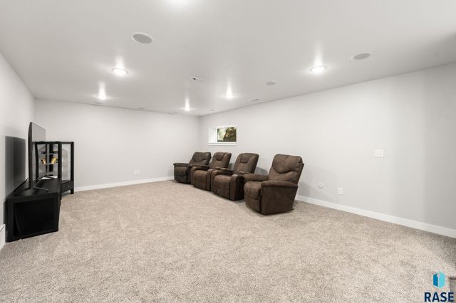 7001 E 26th St Street, Sioux Falls, SD 57110