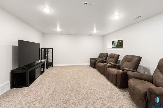 7001 E 26th St Street, Sioux Falls, SD 57110