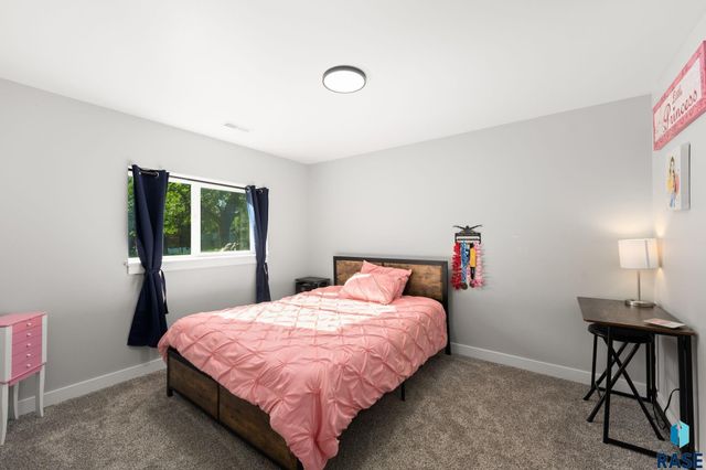 7001 E 26th St Street, Sioux Falls, SD 57110