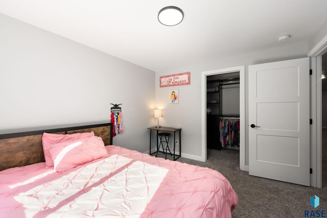 7001 E 26th St Street, Sioux Falls, SD 57110