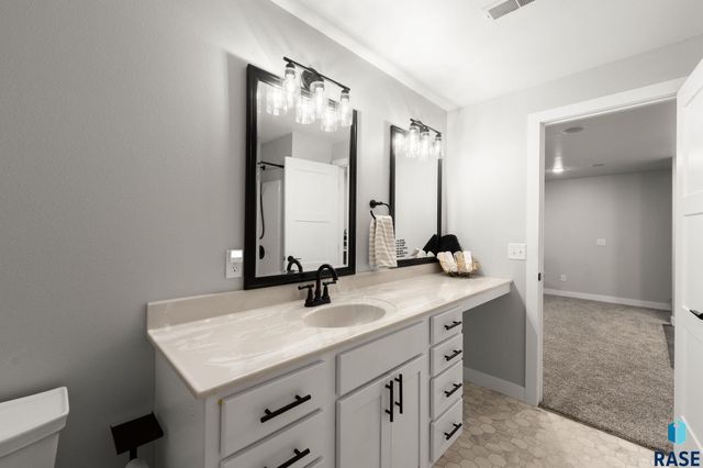 7001 E 26th St Street, Sioux Falls, SD 57110