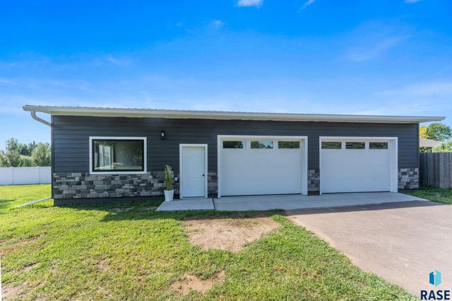 7001 E 26th St Street, Sioux Falls, SD 57110
