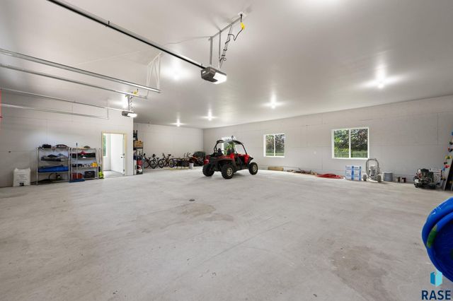 7001 E 26th St Street, Sioux Falls, SD 57110