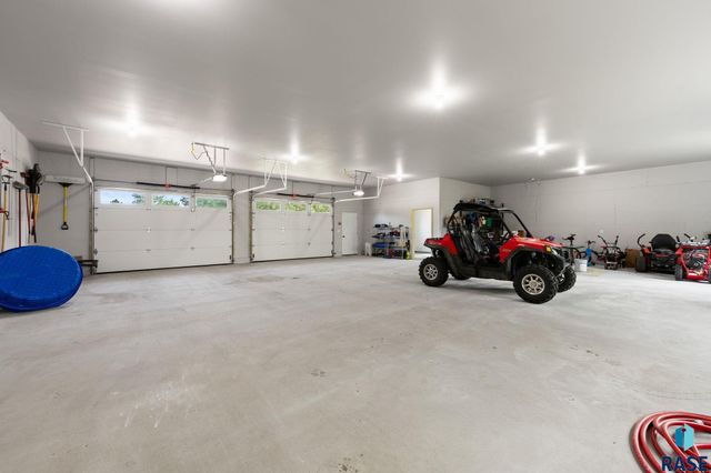 7001 E 26th St Street, Sioux Falls, SD 57110