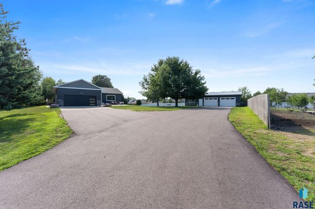 7001 E 26th St Street, Sioux Falls, SD 57110