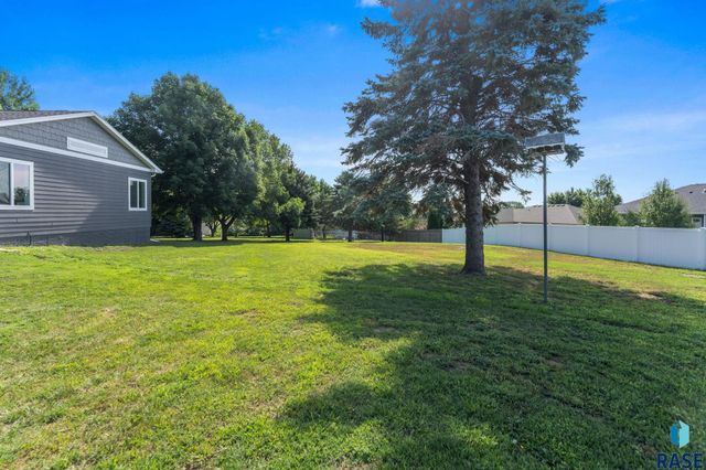 7001 E 26th St Street, Sioux Falls, SD 57110
