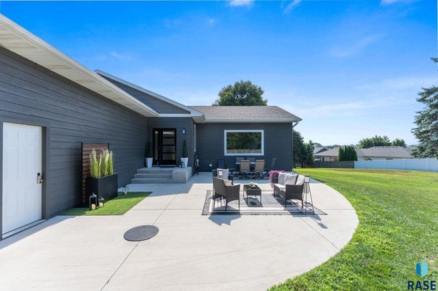 7001 E 26th St Street, Sioux Falls, SD 57110