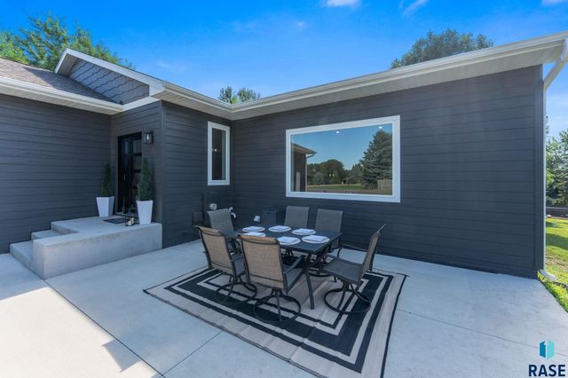 7001 E 26th St Street, Sioux Falls, SD 57110