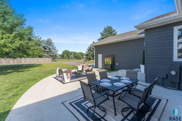7001 E 26th St Street, Sioux Falls, SD 57110