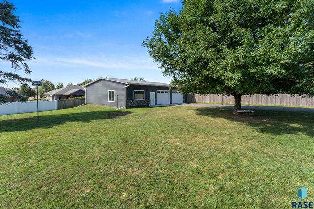 7001 E 26th St Street, Sioux Falls, SD 57110