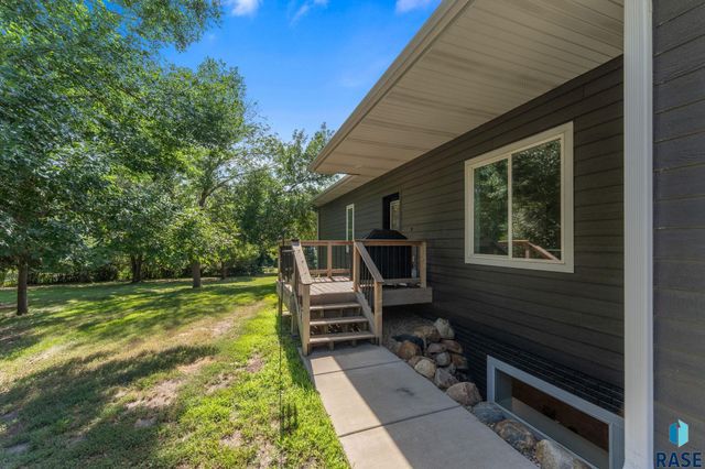 7001 E 26th St Street, Sioux Falls, SD 57110