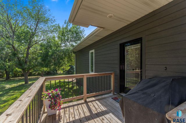7001 E 26th St Street, Sioux Falls, SD 57110