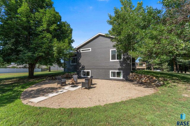 7001 E 26th St Street, Sioux Falls, SD 57110