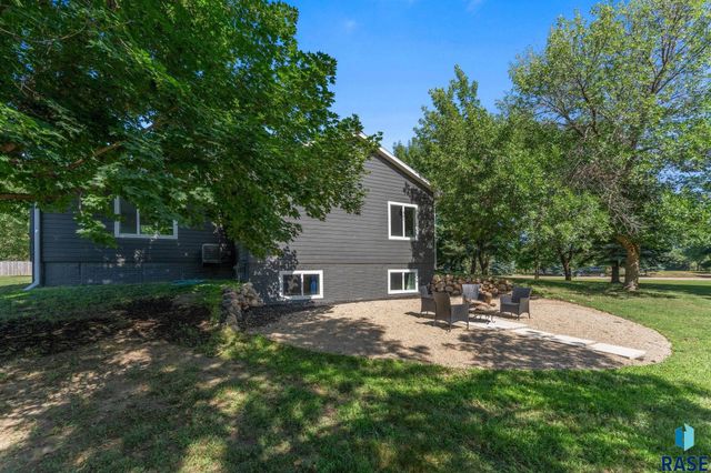 7001 E 26th St Street, Sioux Falls, SD 57110