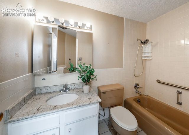 411 Lakewood Circle B712, Colorado Springs, CO 80910