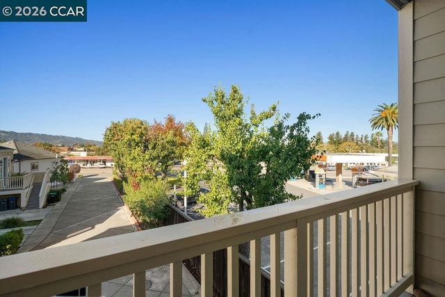 200 Valletta Ln, Pleasanton, CA 94566