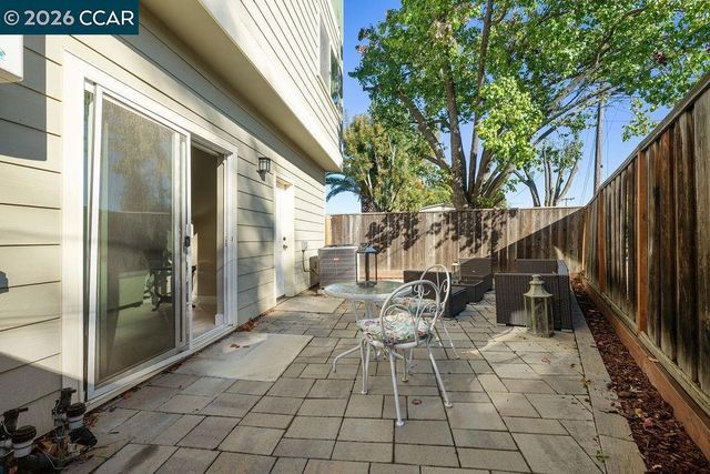 200 Valletta Ln, Pleasanton, CA 94566