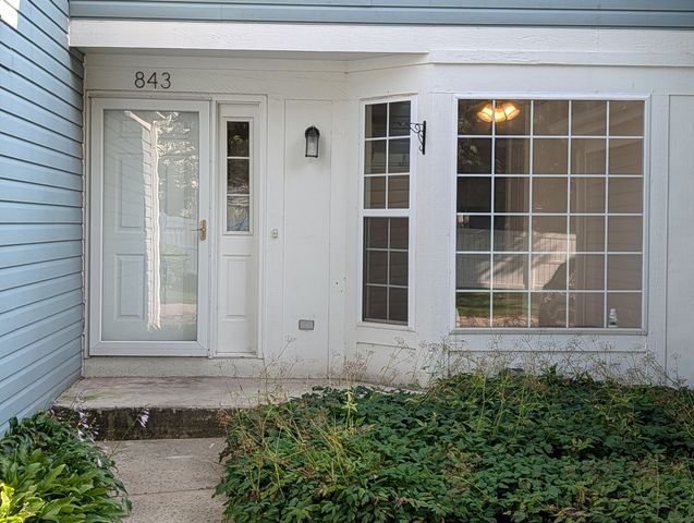 843 E Princeton Circle 843, Island Lake, IL 60042