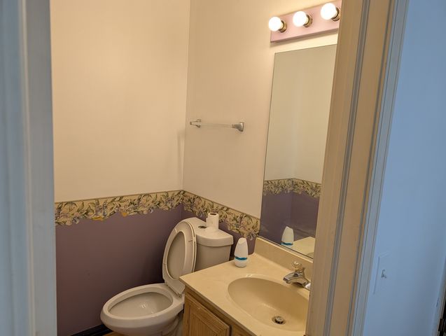 843 E Princeton Circle 843, Island Lake, IL 60042