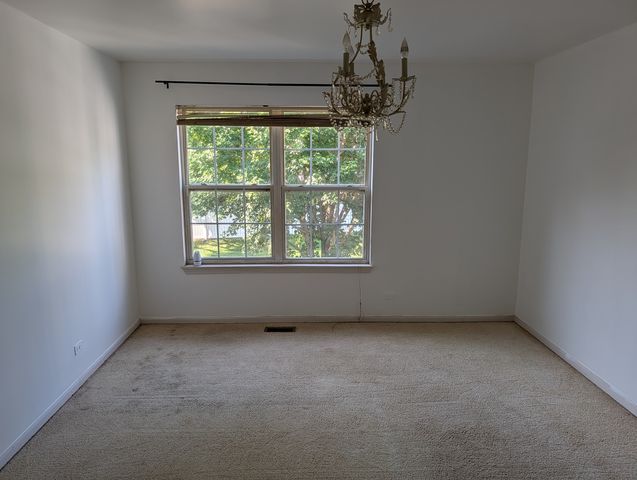 843 E Princeton Circle 843, Island Lake, IL 60042