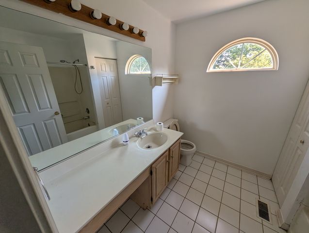 843 E Princeton Circle 843, Island Lake, IL 60042