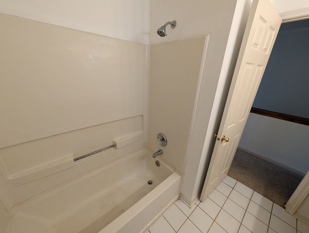 843 E Princeton Circle 843, Island Lake, IL 60042