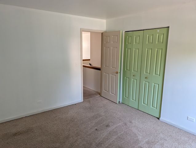 843 E Princeton Circle 843, Island Lake, IL 60042