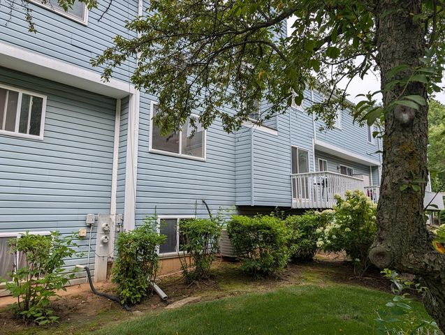843 E Princeton Circle 843, Island Lake, IL 60042