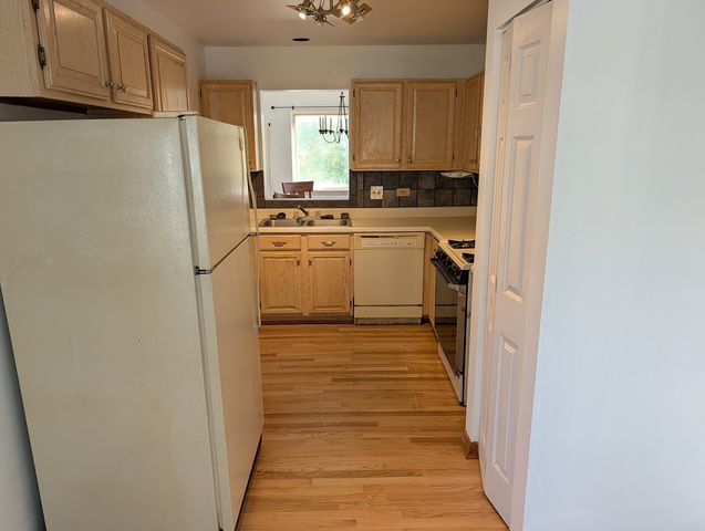 843 E Princeton Circle 843, Island Lake, IL 60042
