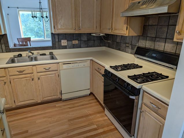 843 E Princeton Circle 843, Island Lake, IL 60042