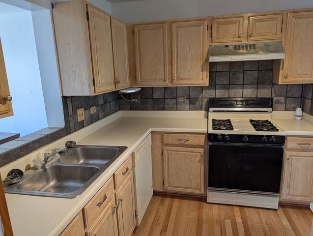843 E Princeton Circle 843, Island Lake, IL 60042