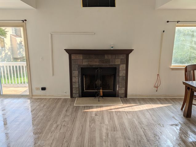 843 E Princeton Circle 843, Island Lake, IL 60042